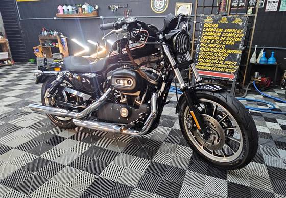 HARLEY-DAVIDSON SPORTSTER XL 883 R 